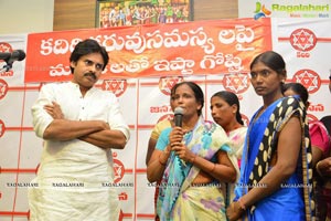 Pawan Kalyan meets Paritala Sunitha at Ananthapuram