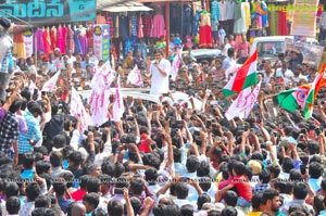 Pawan Kalyan meets Paritala Sunitha at Ananthapuram