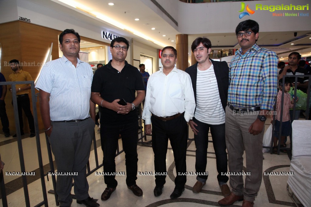 Hyderabad's First Bollywood RJ Hunt - Fever RJ at Inorbit Mall