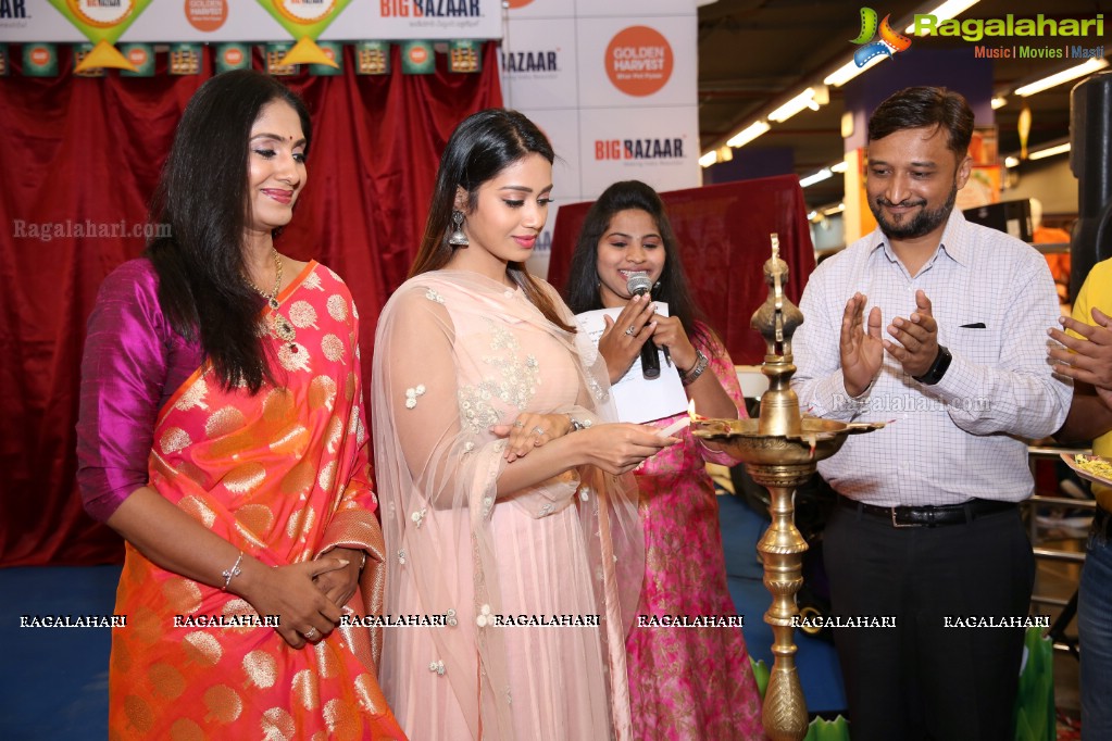 Launch of Golden Harvest Sona Masuri Rice at Big Bazaar by Anchor Jhansi and Miss India UAE Nivetha