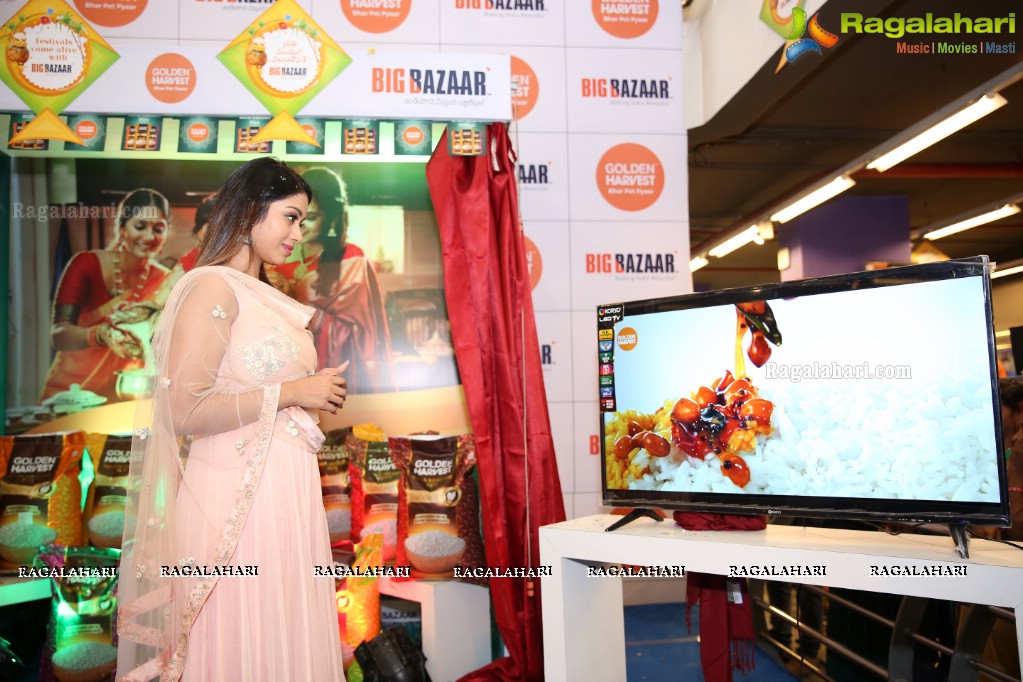 Launch of Golden Harvest Sona Masuri Rice at Big Bazaar by Anchor Jhansi and Miss India UAE Nivetha