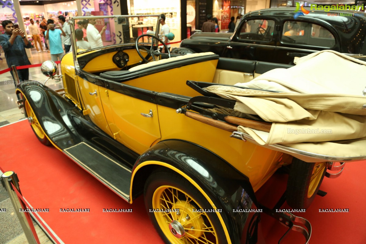 Exclusive Vintage and Classic Car Show at The Forum Sujana Mall