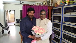 Chiranjeevi Congratulates Sirivennela