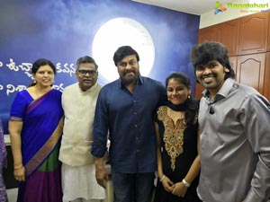 Chiranjeevi Congratulates Sirivennela