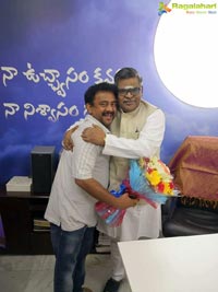 Chiranjeevi Congratulates Sirivennela