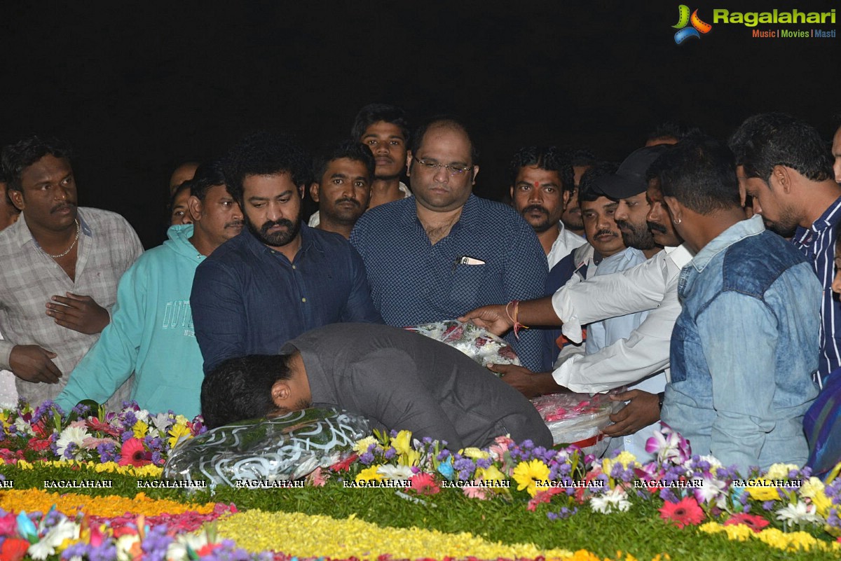 NTR's 23rd Death Anniversary - Jr NTR, Kalyan Ram Pay Tribute at NTR Ghat