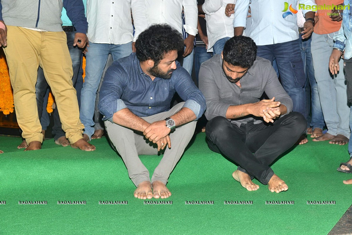 NTR's 23rd Death Anniversary - Jr NTR, Kalyan Ram Pay Tribute at NTR Ghat