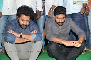 Jr NTR, Kalyan Ram Pay Tribute to NTR at NTR Ghat