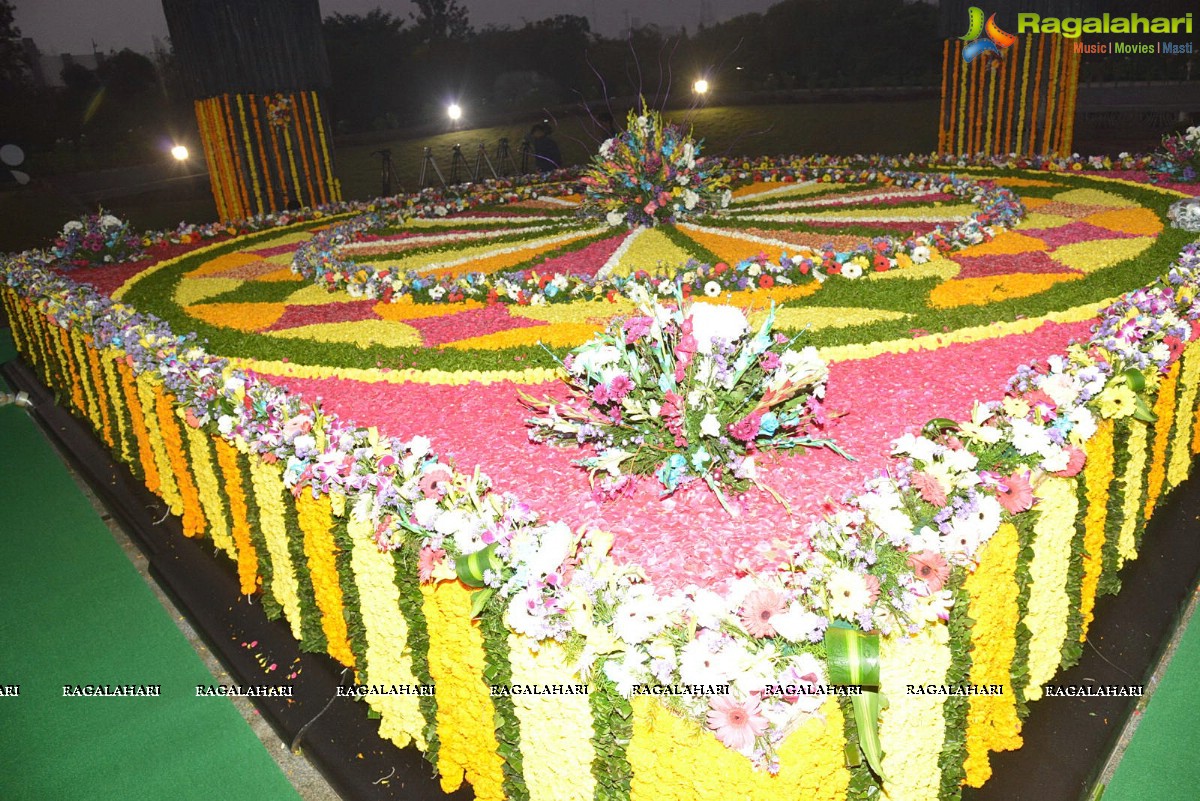 NTR's 23rd Death Anniversary - Jr NTR, Kalyan Ram Pay Tribute at NTR Ghat