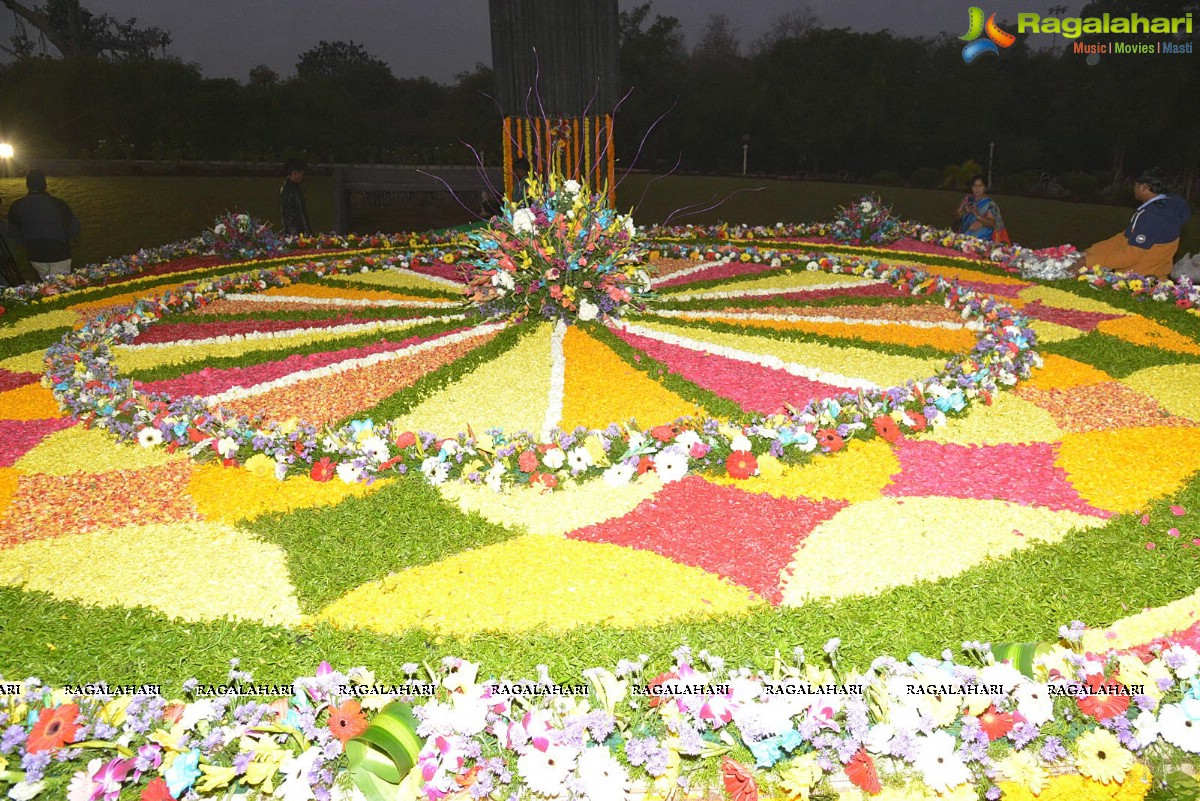 NTR's 23rd Death Anniversary - Jr NTR, Kalyan Ram Pay Tribute at NTR Ghat