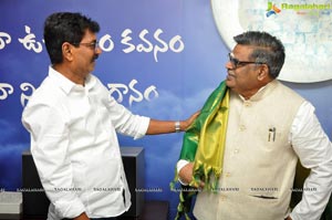 Sivaji Raja Congratulated Sirivennela Sitharama Sastry