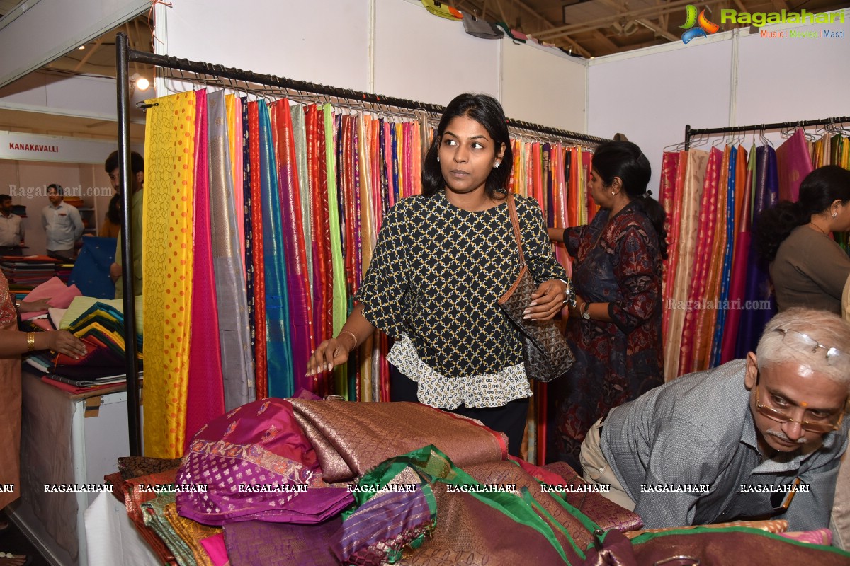 Aakruti Vastra - The Handloom Exhibition by Crafts Counsel of Telangana at N Convention