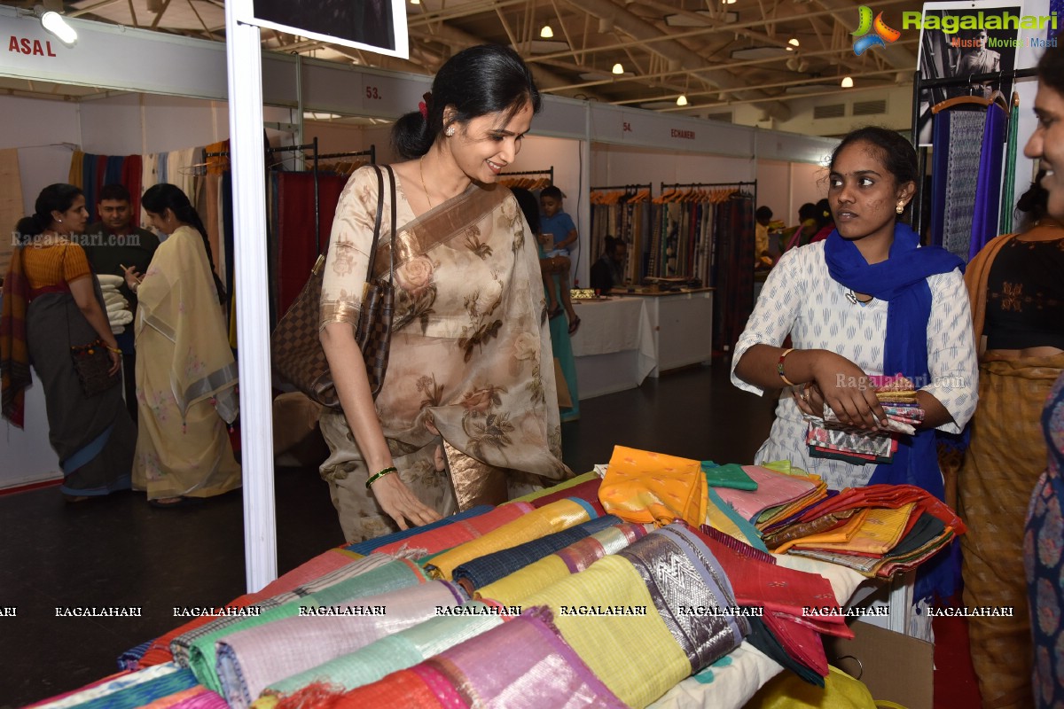 Aakruti Vastra - The Handloom Exhibition by Crafts Counsel of Telangana at N Convention