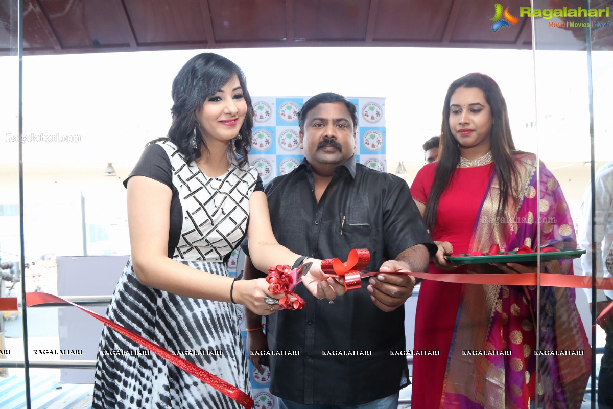 Sakshi Gulati Launches Araku Aroma's First Cafe in Hyderabad at Panjagutta