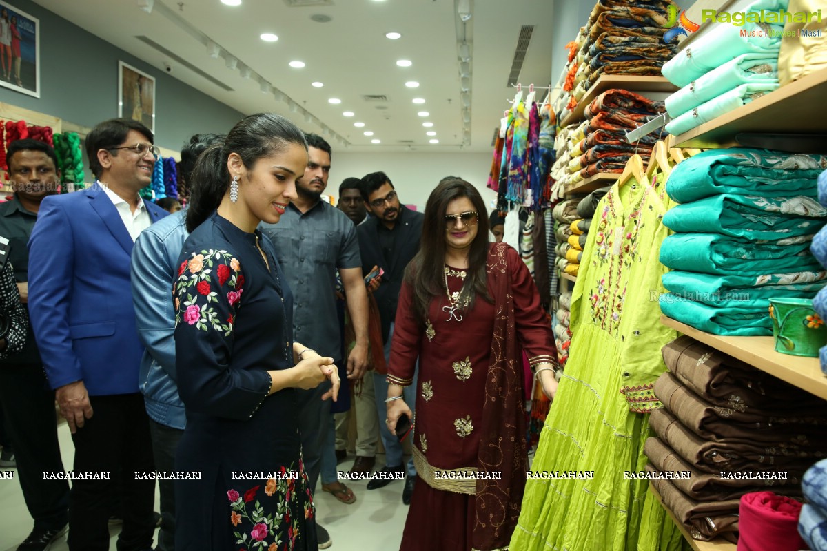 Saina Nehwal & Parupalli Kashyap Launch Kaira’s 111th Store at Saratha City Capital Mall, Kondapur