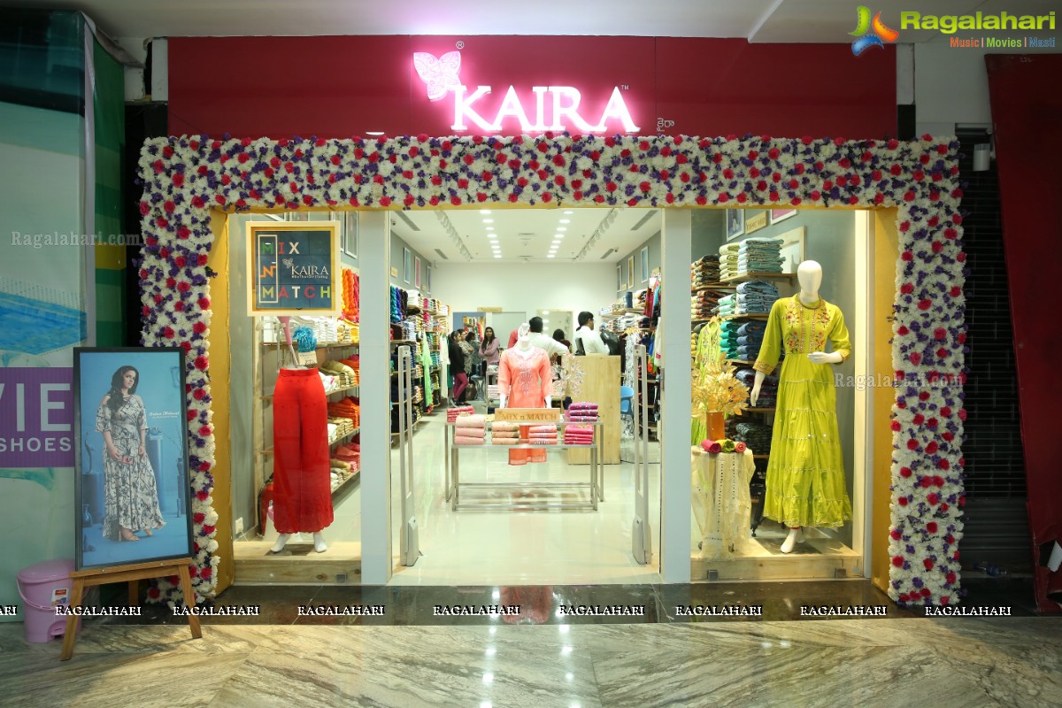 Saina Nehwal & Parupalli Kashyap Launch Kaira’s 111th Store at Saratha City Capital Mall, Kondapur