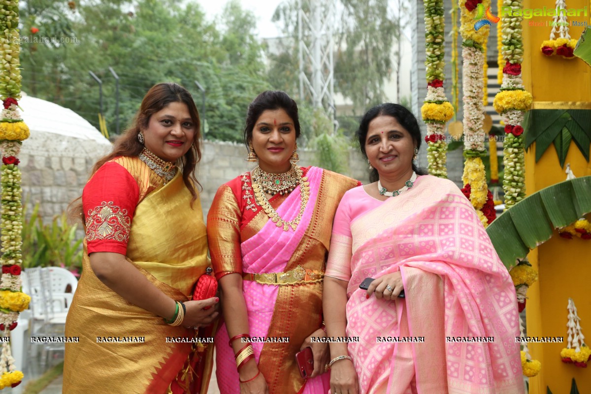 Padmavathi Srinivasa Kalyanam by Shilpa Chowdary & Family at Signature Villas