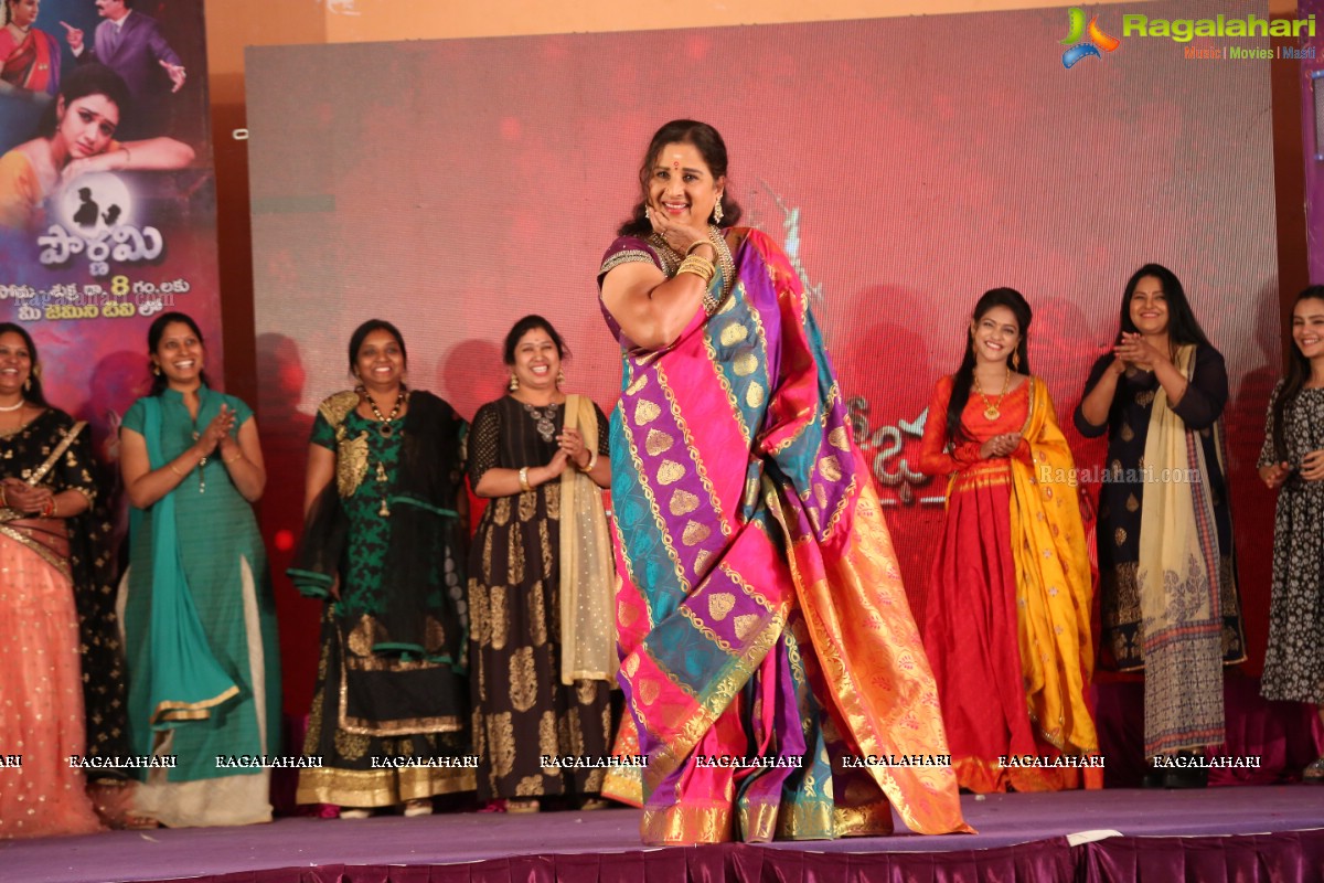 Matrudevo Bhava Tv Serial Team & Udaya Bhanu at Rednose Entertainment by ‘Nari Lokam Mega Kitty Party & Fashion Show’