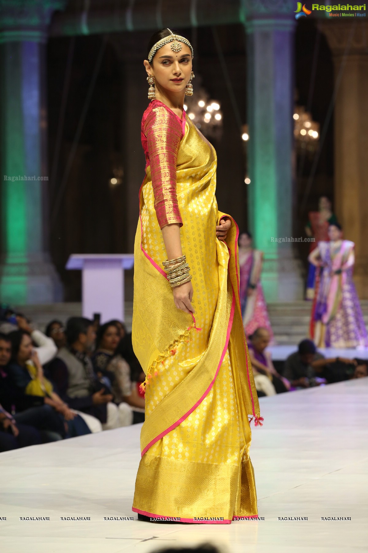 Sanskruti & Second Skin host 'An Ode to the Modern Indian Woman' Fashion Show