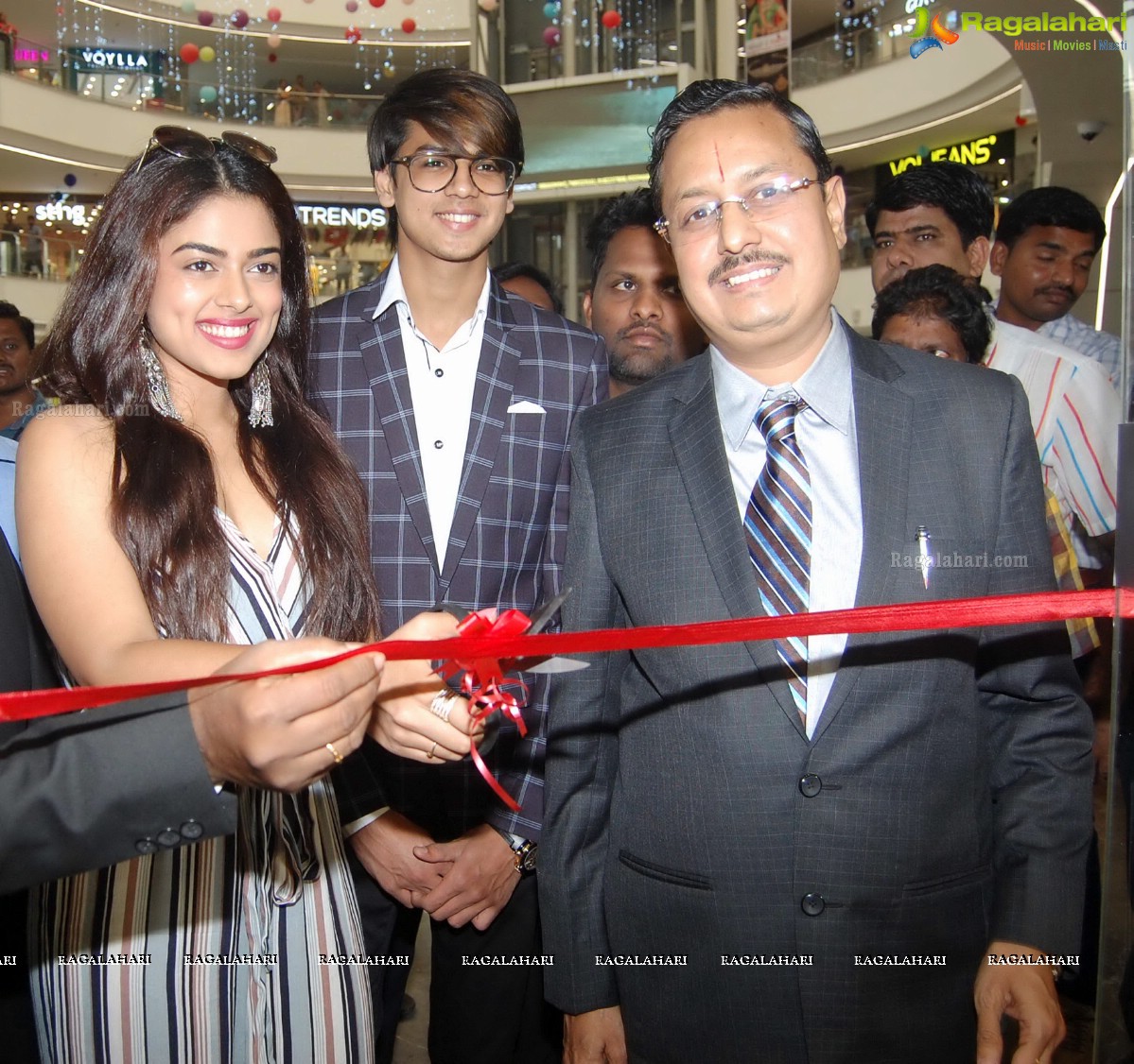 Siddhi Idnani Inaugurates Kamal Watch Company @ Kakinada