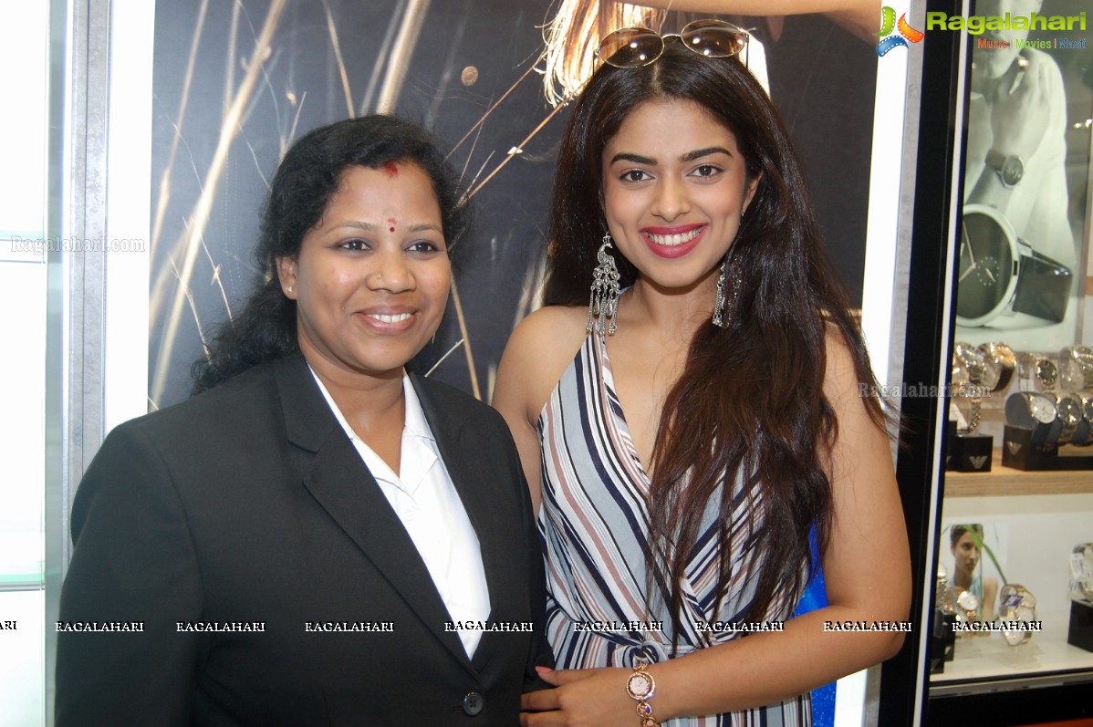 Siddhi Idnani Inaugurates Kamal Watch Company @ Kakinada