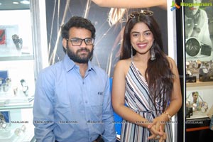 Siddhi Idnani Inaugurates Kamal Watch Company