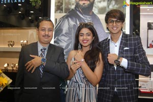 Siddhi Idnani Inaugurates Kamal Watch Company