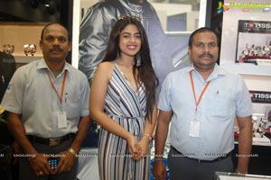 Siddhi Idnani Inaugurates Kamal Watch Company