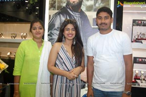 Siddhi Idnani Inaugurates Kamal Watch Company