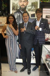 Siddhi Idnani Inaugurates Kamal Watch Company