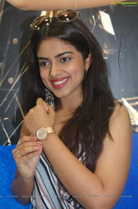 Siddhi Idnani Inaugurates Kamal Watch Company