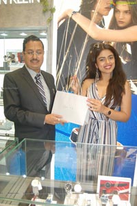 Siddhi Idnani Inaugurates Kamal Watch Company