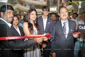 Siddhi Idnani Inaugurates Kamal Watch Company