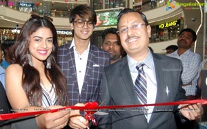 Siddhi Idnani Inaugurates Kamal Watch Company