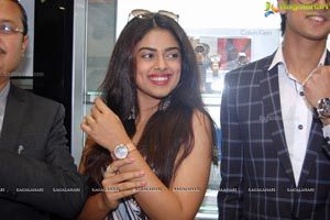 Siddhi Idnani Inaugurates Kamal Watch Company