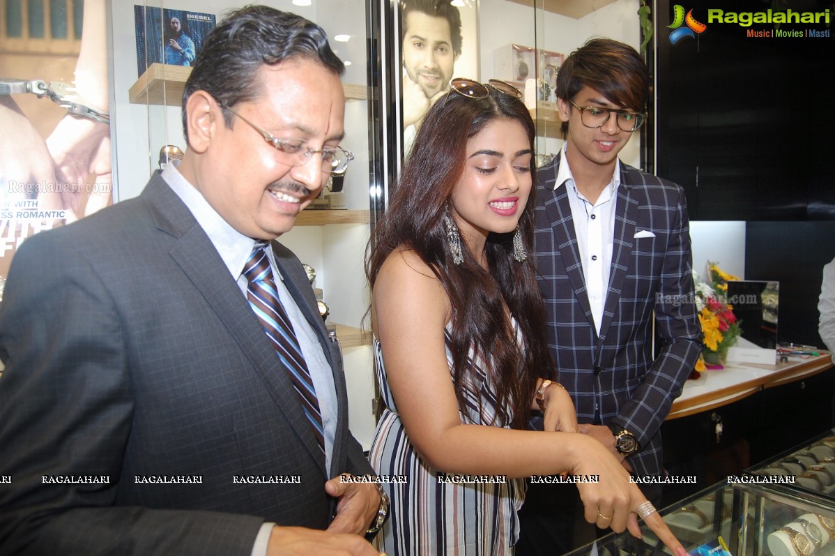 Siddhi Idnani Inaugurates Kamal Watch Company @ Kakinada