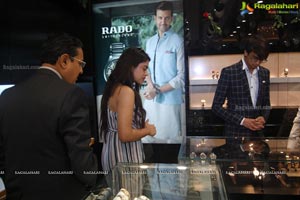 Siddhi Idnani Inaugurates Kamal Watch Company