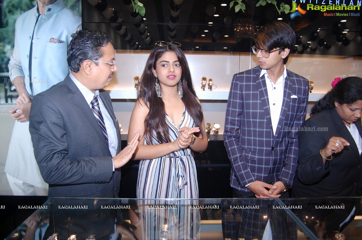 Siddhi Idnani Inaugurates Kamal Watch Company @ Kakinada