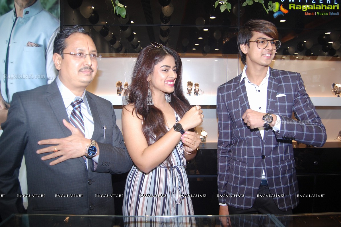 Siddhi Idnani Inaugurates Kamal Watch Company @ Kakinada