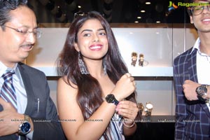 Siddhi Idnani Inaugurates Kamal Watch Company