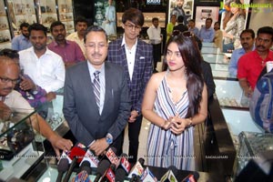 Siddhi Idnani Inaugurates Kamal Watch Company