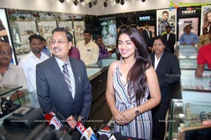 Siddhi Idnani Inaugurates Kamal Watch Company