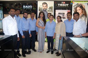 Siddhi Idnani Inaugurates Kamal Watch Company