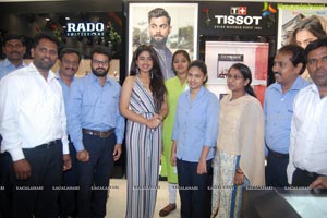 Siddhi Idnani Inaugurates Kamal Watch Company