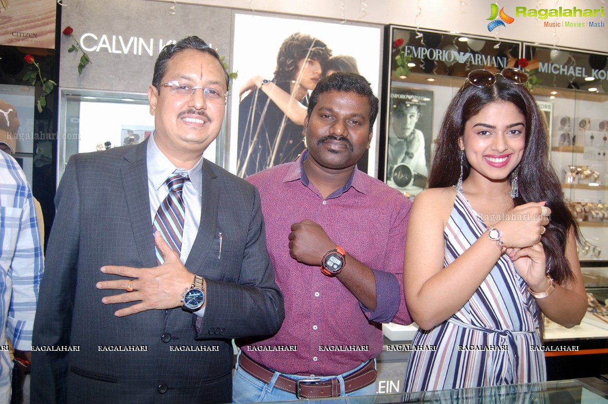 Siddhi Idnani Inaugurates Kamal Watch Company @ Kakinada