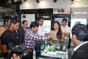 Siddhi Idnani Inaugurates Kamal Watch Company