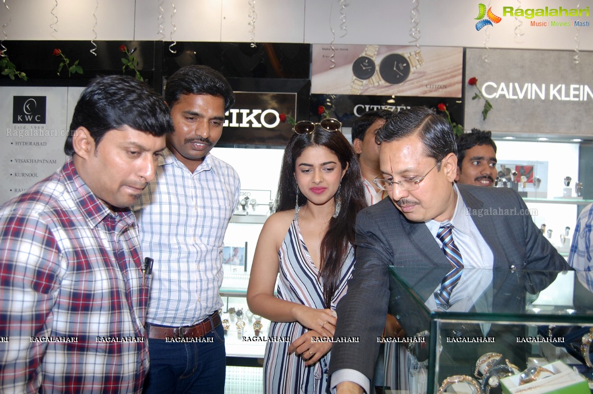Siddhi Idnani Inaugurates Kamal Watch Company @ Kakinada