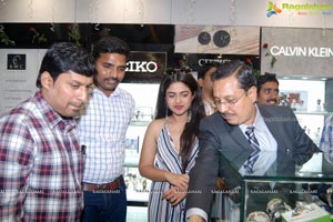 Siddhi Idnani Inaugurates Kamal Watch Company