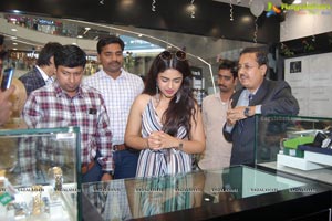 Siddhi Idnani Inaugurates Kamal Watch Company