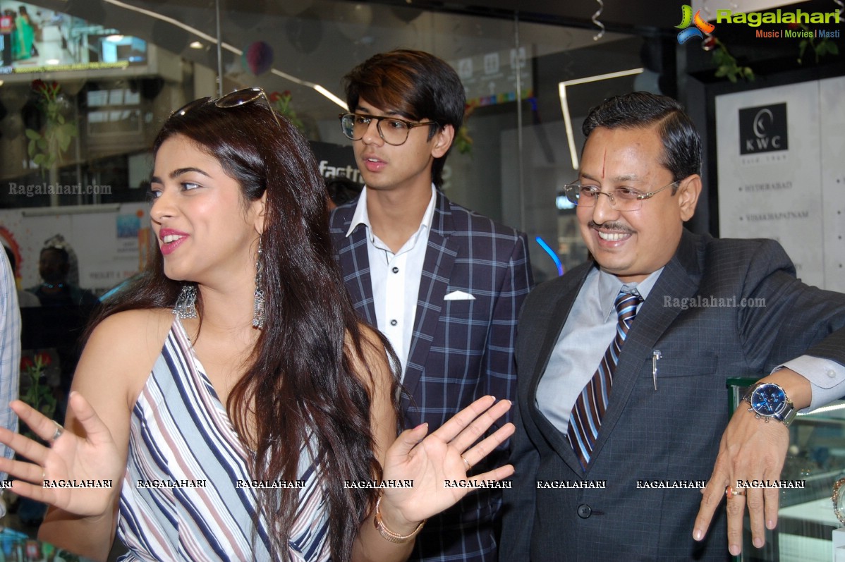 Siddhi Idnani Inaugurates Kamal Watch Company @ Kakinada